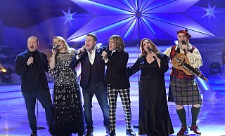 „The Kelly Family" gemeinsam auf großer Weihnachts-Tournee: Kathy, Patricia, Jimmy, John, Joey und Paul spielen am 2. Dezember 2022 in der OWL Arena in Halle weltbekannte Christmas-Songs und die größten Hits der Bandgeschichte. - BMC-Picture/ Dominik Beckmann „The Kelly Family" gemeinsam auf großer Weihnachts-Tournee: Kathy, Patricia, Jimmy, John, Joey und Paul spielen am 2. Dezember 2022 in der OWL Arena in Halle weltbekannte Christmas-Songs und die größten Hits der Bandgeschichte. - BMC-Picture/ Dominik Beckmann