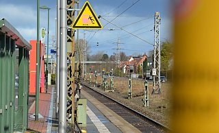 Eine Gruppe von vermutlich bis zu sechs Heranwachsenden hat in der Nacht zu Sonntag am Bahnhof in Lahde randaliert. - Oliver Plöger (Symbolfoto) Eine Gruppe von vermutlich bis zu sechs Heranwachsenden hat in der Nacht zu Sonntag am Bahnhof in Lahde randaliert. - Oliver Plöger (Symbolfoto)