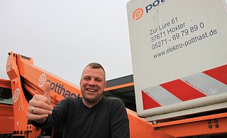 Hauke-Harm Burfeind, Geschäftsführer der Firma Elektro-Potthast aus Höxter, hat in diesem Jahr gemeinsam mit allen Mitarbeitern eine besondere Weihnachtsaktion geplant. Foto: David Schellenberg - David Schellenberg Hauke-Harm Burfeind, Geschäftsführer der Firma Elektro-Potthast aus Höxter, hat in diesem Jahr gemeinsam mit allen Mitarbeitern eine besondere Weihnachtsaktion geplant. Foto: David Schellenberg - David Schellenberg