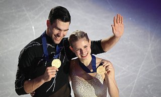 Nikita Wolodin (l) und Minerva Hase könnten bei der Eiskunstlauf-WM in Boston ihre Saison krönen. - Sergei Grits/AP/dpa Nikita Wolodin (l) und Minerva Hase könnten bei der Eiskunstlauf-WM in Boston ihre Saison krönen. - Sergei Grits/AP/dpa