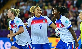 Titelverteidiger England holte einen 0:2-Rückstand auf. - Sebastian Christoph Gollnow/dpa Titelverteidiger England holte einen 0:2-Rückstand auf. - Sebastian Christoph Gollnow/dpa