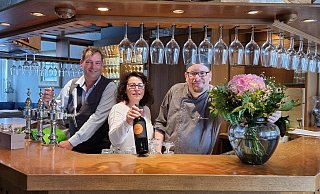 Stefan Strauß (l.), Restaurantleiterin Charola Pliuta und Chefkoch Niklas Pereenboom kümmern sich um das leibliche Wohl der Gäste. - Heidi-Hagen-Pekdemir Stefan Strauß (l.), Restaurantleiterin Charola Pliuta und Chefkoch Niklas Pereenboom kümmern sich um das leibliche Wohl der Gäste. - Heidi-Hagen-Pekdemir