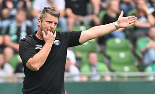 Chefcoach Lukas Kwasniok hofft, dass sich noch möglichst viele SCP-Fans eine Karte fürs Heimspiel gegen Kiel kaufen werden. - picture alliance Chefcoach Lukas Kwasniok hofft, dass sich noch möglichst viele SCP-Fans eine Karte fürs Heimspiel gegen Kiel kaufen werden. - picture alliance