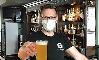 Matthias Benkert, Betriebsleiter im Black Sheep, hofft bald wieder Gäste bewirten zu können. - Marc Schröder Matthias Benkert, Betriebsleiter im Black Sheep, hofft bald wieder Gäste bewirten zu können. - Marc Schröder