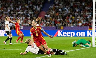 Aitana Bonmatí schickt Spanien mit ihrem Tor ins EM-Finale. - Alessandra Tarantino/AP/dpa Aitana Bonmatí schickt Spanien mit ihrem Tor ins EM-Finale. - Alessandra Tarantino/AP/dpa