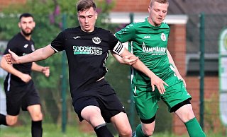 Bald geht es wieder los: Der Bünder SV mit Pascal Hellweg und TuS GW Pödinghausen (r. Nico Schneider) gehören in der Kreisliga A zu den Topfavoriten. - Niklas Gessat Bald geht es wieder los: Der Bünder SV mit Pascal Hellweg und TuS GW Pödinghausen (r. Nico Schneider) gehören in der Kreisliga A zu den Topfavoriten. - Niklas Gessat