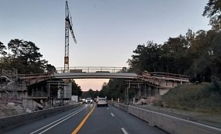 Die Fußgängerbrücke über die B1 bei Paderborn-Marienloh ist bald fertig - aber etwas später als geplant. (Archivfoto) - Uwe Müller Die Fußgängerbrücke über die B1 bei Paderborn-Marienloh ist bald fertig - aber etwas später als geplant. (Archivfoto) - Uwe Müller