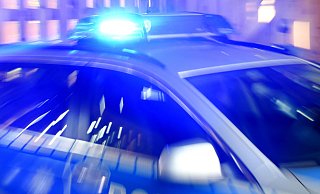 Die Polizei sucht Zeugen: Bislang unbekannte Täter haben verschiedene Feuerwerkskörper gestohlen. - Symbolbild/dpa Die Polizei sucht Zeugen: Bislang unbekannte Täter haben verschiedene Feuerwerkskörper gestohlen. - Symbolbild/dpa