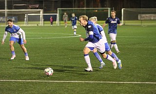 Der Torreigen wird eröffnet: Nico Bartling (am Ball) erzielt in dieser Szene das 1:0 für den Sport-Club. - Stefan Hageböke Der Torreigen wird eröffnet: Nico Bartling (am Ball) erzielt in dieser Szene das 1:0 für den Sport-Club. - Stefan Hageböke
