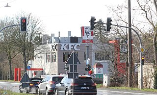 Die Ampel an der KFC-Kreuzung ist vom Wintersturm verweht worden. Es ist eine von 740 Ampeln in der Zuständigkeit von Straßen NRW. Wie viele Schaden genommen haben, ist unklar. - Ulf Hanke Die Ampel an der KFC-Kreuzung ist vom Wintersturm verweht worden. Es ist eine von 740 Ampeln in der Zuständigkeit von Straßen NRW. Wie viele Schaden genommen haben, ist unklar. - Ulf Hanke