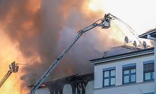 Durch den Brand des des Verlagsgebäudes vom Westfalen-Blatt an der Sudbrackstraße gerieten giftige Substanzen in die Luft - und ins Wasser. - Paul Brinkmann Durch den Brand des des Verlagsgebäudes vom Westfalen-Blatt an der Sudbrackstraße gerieten giftige Substanzen in die Luft - und ins Wasser. - Paul Brinkmann