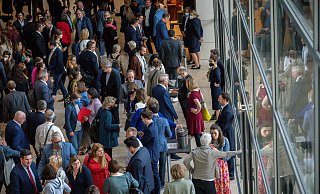 Abgeordnete werfen ihre Stimmkarten in der Lobby im Bundestag ein. - Michael Kappeler Abgeordnete werfen ihre Stimmkarten in der Lobby im Bundestag ein. - Michael Kappeler