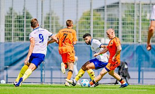 Sven Michel (r.) und Filip Bilbija (Nr. 7) kamen im ersten von zwei Testspielen für den SCP zum Einsatz. Links Eindhovens Torschütze Luuk de Jong. - BESIM MAZHIQI Sven Michel (r.) und Filip Bilbija (Nr. 7) kamen im ersten von zwei Testspielen für den SCP zum Einsatz. Links Eindhovens Torschütze Luuk de Jong. - BESIM MAZHIQI
