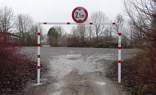 Als Tatort für eine Messerstecherei zu Jahresbeginn gilt nach Informationen der Polizei ein Schotterparkplatz an der Ostpreußenstraße in Steinheim. - Svenja Ludwig Als Tatort für eine Messerstecherei zu Jahresbeginn gilt nach Informationen der Polizei ein Schotterparkplatz an der Ostpreußenstraße in Steinheim. - Svenja Ludwig