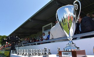 Um diese Trophäe geht es. - Jens Dünhölter Um diese Trophäe geht es. - Jens Dünhölter