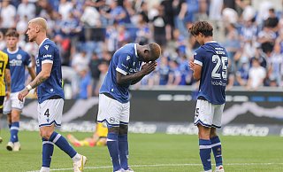Merveille Biankadi (links) bedankt sich beim Japaner Kaito Mizuta für das Siegtor gegen Borussia Dortmund II. - Oliver Krato Merveille Biankadi (links) bedankt sich beim Japaner Kaito Mizuta für das Siegtor gegen Borussia Dortmund II. - Oliver Krato