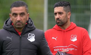 Bleiben dem VfL Theesen treu: Cheftrainer Engin Acar (r.) hat seinen Kontrakt beim Westfalenligisten um ein Jahr verlängert. Auch Betreuer Selim Koyun (l.) wird weiterhin im Bielefelder Norden aktiv sein. Foto: Peter Unger - Peter Unger Bleiben dem VfL Theesen treu: Cheftrainer Engin Acar (r.) hat seinen Kontrakt beim Westfalenligisten um ein Jahr verlängert. Auch Betreuer Selim Koyun (l.) wird weiterhin im Bielefelder Norden aktiv sein. Foto: Peter Unger - Peter Unger