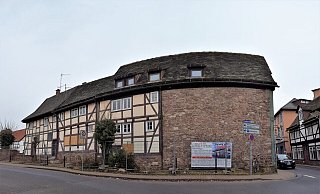 Ein Plakat, das Kritik an der Stadtverwaltung Höxter übt, wird zum Zankapfel zwischen Stadt und Investor. - David Schellenberg Ein Plakat, das Kritik an der Stadtverwaltung Höxter übt, wird zum Zankapfel zwischen Stadt und Investor. - David Schellenberg