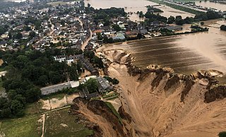 Erdrutsch in Blessem am 16. Juli 2021. - picture alliance / ASSOCIATED PRESS Erdrutsch in Blessem am 16. Juli 2021. - picture alliance / ASSOCIATED PRESS