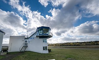 Das Gelände am Flugplatz Windelsbleiche ist beliebt bei Spaziergängern und zum Gassiführen der (frei laufenden) Hunde. Nun sollen die Anlagen und das örtliche Biotop durch einen Zaun besser geschützt werden. - Foto: Andreas Zobe/NW Das Gelände am Flugplatz Windelsbleiche ist beliebt bei Spaziergängern und zum Gassiführen der (frei laufenden) Hunde. Nun sollen die Anlagen und das örtliche Biotop durch einen Zaun besser geschützt werden. - Foto: Andreas Zobe/NW