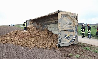 Der Verkehrsunfall mit einem landwirtschaftlichen Gespann bei Borgentreich. - Polizei Der Verkehrsunfall mit einem landwirtschaftlichen Gespann bei Borgentreich. - Polizei