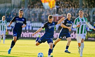 Sebastian Klaas (l., mit Sven Michel und dem Münsteraner Luca Bazzoli) ist wieder im Teamtraining. - Besim Mazhiqi Sebastian Klaas (l., mit Sven Michel und dem Münsteraner Luca Bazzoli) ist wieder im Teamtraining. - Besim Mazhiqi