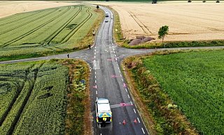 Ein Verkehrsunfalluntersuchungsteam sicherte nach dem schweren Unfall zwischen Sommersell und Entrup die Spuren. - Feuerwehr Steinheim Ein Verkehrsunfalluntersuchungsteam sicherte nach dem schweren Unfall zwischen Sommersell und Entrup die Spuren. - Feuerwehr Steinheim
