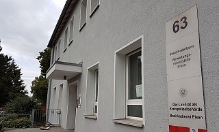 Die seit zweieinhalb Jahren geschlossene Verwaltungsnebenstelle Elsen soll in die Stadtteilbibliothek ziehen. - Birger Berbüsse Die seit zweieinhalb Jahren geschlossene Verwaltungsnebenstelle Elsen soll in die Stadtteilbibliothek ziehen. - Birger Berbüsse