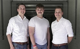 In den nächsten Wochen wollen die Gründerbrüder Patrick (l.) und Felix (r.) Kathöfer sowie Marketingchef Robert Göhner ihr fertiges Produkt vorstellen. - garage33 In den nächsten Wochen wollen die Gründerbrüder Patrick (l.) und Felix (r.) Kathöfer sowie Marketingchef Robert Göhner ihr fertiges Produkt vorstellen. - garage33
