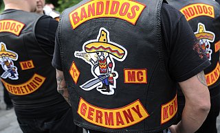 Die Bandidos sind in Westdeutschland seit Jahren verboten. Die Rocker dieser Gruppe sind aber weiterhin aktiv. - picture alliance / dpa Die Bandidos sind in Westdeutschland seit Jahren verboten. Die Rocker dieser Gruppe sind aber weiterhin aktiv. - picture alliance / dpa