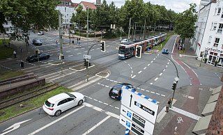 Unter dem Niederwall und den Gleisen beginnen am Montag auf der Kreuzung Am Bach und Hermannstraße die Bauarbeiten. Mit wechselnden Verkehrssperrungen. - Joerg Dieckmann Unter dem Niederwall und den Gleisen beginnen am Montag auf der Kreuzung Am Bach und Hermannstraße die Bauarbeiten. Mit wechselnden Verkehrssperrungen. - Joerg Dieckmann