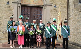 Thomas Ewen (v.l.), Carena Ewen, Axel Kukuk, Königin Nicole Fechner, König Jens Fechner, Marlies Tewes, Rainer Krelaus, Inge Ewen, Manfred Krelaus, Elmar Rehermann, Christian Baumann und Matthias Hillebrand. - Schützenbruderschaft Thomas Ewen (v.l.), Carena Ewen, Axel Kukuk, Königin Nicole Fechner, König Jens Fechner, Marlies Tewes, Rainer Krelaus, Inge Ewen, Manfred Krelaus, Elmar Rehermann, Christian Baumann und Matthias Hillebrand. - Schützenbruderschaft