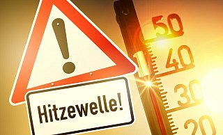 Viel Trinken ist bei heißen Temperaturen wichtig. An einigen Stellen in Gütersloh können leere Trinkflaschen kostenlos aufgefüllt werden. - picture alliance / CHROMORANGE Viel Trinken ist bei heißen Temperaturen wichtig. An einigen Stellen in Gütersloh können leere Trinkflaschen kostenlos aufgefüllt werden. - picture alliance / CHROMORANGE