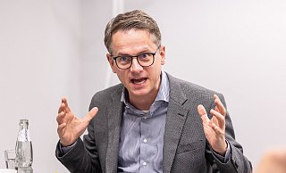 CDU-Generalsektretär Carsten Linnemann wünscht sich ein verpflichtendes Gesellschaftsjahr, um das Verständnis zwischen allen Gruppen zu fördern. - Oliver Krato CDU-Generalsektretär Carsten Linnemann wünscht sich ein verpflichtendes Gesellschaftsjahr, um das Verständnis zwischen allen Gruppen zu fördern. - Oliver Krato