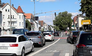 An der Mindener Straße müsste es einen Rechtsabbiegerstreifen in den Ortsieker Weg geben, wenn am Prinzip "Einspurigkeit für Autos in jede Richtung" wie im Verkehrsversuch festgehalten werden soll. - Frank-Michael Kiel-Steinkamp An der Mindener Straße müsste es einen Rechtsabbiegerstreifen in den Ortsieker Weg geben, wenn am Prinzip "Einspurigkeit für Autos in jede Richtung" wie im Verkehrsversuch festgehalten werden soll. - Frank-Michael Kiel-Steinkamp