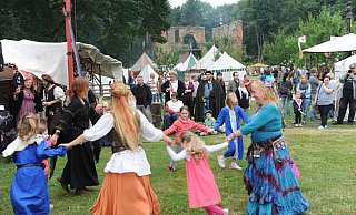 Der mittelalterliche Markt am Rahdener Museumshof neben der Burgruine ist ein Besuchermagnet. - Archiv Joern Spreen-Ledebur Der mittelalterliche Markt am Rahdener Museumshof neben der Burgruine ist ein Besuchermagnet. - Archiv Joern Spreen-Ledebur