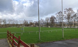 Im Frühjahr 2021 hatte der Sportverein RW Rehme den Bau eines Zauns beantragt, um den Platz vor Vandalismus zu schützen. Doch der Bau verzögert sich, nun soll es gar nur eine abgespeckte Variante geben. - Nicole Sielermann Im Frühjahr 2021 hatte der Sportverein RW Rehme den Bau eines Zauns beantragt, um den Platz vor Vandalismus zu schützen. Doch der Bau verzögert sich, nun soll es gar nur eine abgespeckte Variante geben. - Nicole Sielermann
