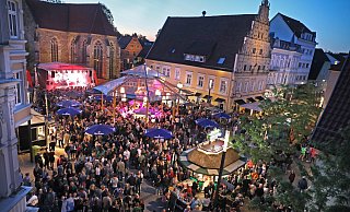 Der Neue Markt war zum diesjährigen Hoeker-Fest gut besucht. - Frank-Michael Kiel-Steinkamp Der Neue Markt war zum diesjährigen Hoeker-Fest gut besucht. - Frank-Michael Kiel-Steinkamp