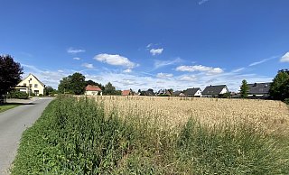 Das neue Baugebiet soll an der Brinkstraße in Mennighüffen entstehen. - Dirk Windmöller Das neue Baugebiet soll an der Brinkstraße in Mennighüffen entstehen. - Dirk Windmöller