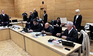 Mit drei Stunden Verspätung ist der Prozess in Bielefeld gegen die angeklagten Rocker gestartet. - Jens Reichenbach Mit drei Stunden Verspätung ist der Prozess in Bielefeld gegen die angeklagten Rocker gestartet. - Jens Reichenbach