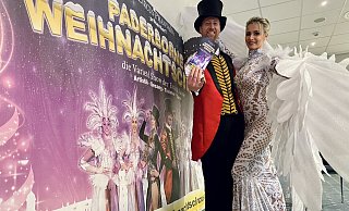Lars (l.) und Sabrina Wasserthal erzählen im Paderborner Weihnachtszirkus die Geschichte von Ebenezer Scrooge in einer kindgerechten Version, die in Paderborn spielt, eingebettet in einem Musical. - Phyllis Frieling Lars (l.) und Sabrina Wasserthal erzählen im Paderborner Weihnachtszirkus die Geschichte von Ebenezer Scrooge in einer kindgerechten Version, die in Paderborn spielt, eingebettet in einem Musical. - Phyllis Frieling