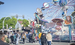 Bereits am ersten Nachmittag füllten sich die Straßen der Bünder Innenstadt zum Frühlingsfest. - Joel Beinke Bereits am ersten Nachmittag füllten sich die Straßen der Bünder Innenstadt zum Frühlingsfest. - Joel Beinke