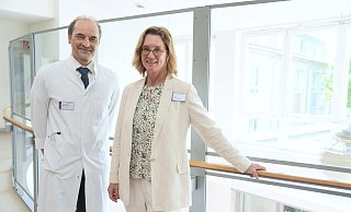 Der Onkologe Florian Weißinger und das Krankenhaus Mara mit Tanja Sappok, Direktorin der Universitätsklinik für Inklusive Medizin, kooperieren, wenn Menschen mit Behinderungen an Krebs erkranken. - Peter Unger Der Onkologe Florian Weißinger und das Krankenhaus Mara mit Tanja Sappok, Direktorin der Universitätsklinik für Inklusive Medizin, kooperieren, wenn Menschen mit Behinderungen an Krebs erkranken. - Peter Unger