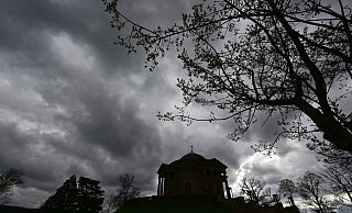 Laut Experten könnte die Sonne vorübergehend wieder verschwinden. Die ausgiebigen Regenschauer der vergangenen Wochen seien aber erstmal vorbei. - Bernd Weißbrod Laut Experten könnte die Sonne vorübergehend wieder verschwinden. Die ausgiebigen Regenschauer der vergangenen Wochen seien aber erstmal vorbei. - Bernd Weißbrod