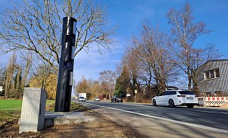 Schwarz und glänzend ragt der Starenkasten an der Hansastraße in den Himmel. Im vergangenen Jahr hatte er gut zu tun und löste im Schnitt sechs Mal pro Tag aus. - Peter Heidbrink Schwarz und glänzend ragt der Starenkasten an der Hansastraße in den Himmel. Im vergangenen Jahr hatte er gut zu tun und löste im Schnitt sechs Mal pro Tag aus. - Peter Heidbrink