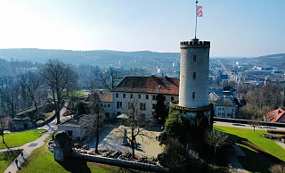 Der Burgkiosk befindet sich im östlichen Teil des Burghofes, von wo es einen umwerfenden Blick auf die Stadt gibt. - Eike J. Horstmann Der Burgkiosk befindet sich im östlichen Teil des Burghofes, von wo es einen umwerfenden Blick auf die Stadt gibt. - Eike J. Horstmann