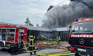 Ein Großbrand zerstörte das Autohaus Brokamp nahezu vollständig. - Lena Vanessa Bleck Ein Großbrand zerstörte das Autohaus Brokamp nahezu vollständig. - Lena Vanessa Bleck