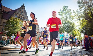 Ein hartes Stück Arbeit für die Läufer bei fast 30 Grad in der Bielefelder Innenstadt. - Mike-Dennis Mller / www.mdm.photo Ein hartes Stück Arbeit für die Läufer bei fast 30 Grad in der Bielefelder Innenstadt. - Mike-Dennis Mller / www.mdm.photo