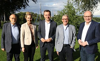 Peter Fröhlingsdorf (Kreisvorsitzender der Seniorenunion, v. l.), Verena Mertens (Kandidatin Europawahl), Paul Ziemiak, Heribert Kick (Vorsitzender Seniorenunion Salzkotten) und der Landtagsabgeordnete Bernhard Hoppe-Biermeyer zu Gast in Bentfeld. - Johannes Büttner Peter Fröhlingsdorf (Kreisvorsitzender der Seniorenunion, v. l.), Verena Mertens (Kandidatin Europawahl), Paul Ziemiak, Heribert Kick (Vorsitzender Seniorenunion Salzkotten) und der Landtagsabgeordnete Bernhard Hoppe-Biermeyer zu Gast in Bentfeld. - Johannes Büttner