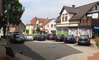 In der Lübbecker Straße sind viele Autos unterwegs. Oft wird es eng, wenn sich Fahrzeuge begegnen. - Susanne Barth In der Lübbecker Straße sind viele Autos unterwegs. Oft wird es eng, wenn sich Fahrzeuge begegnen. - Susanne Barth